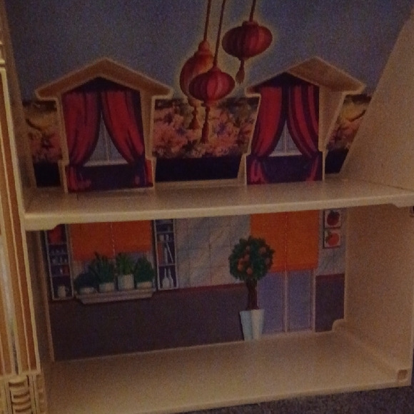 Red and White Dollhouse Carry Case - Picture 10 of 10